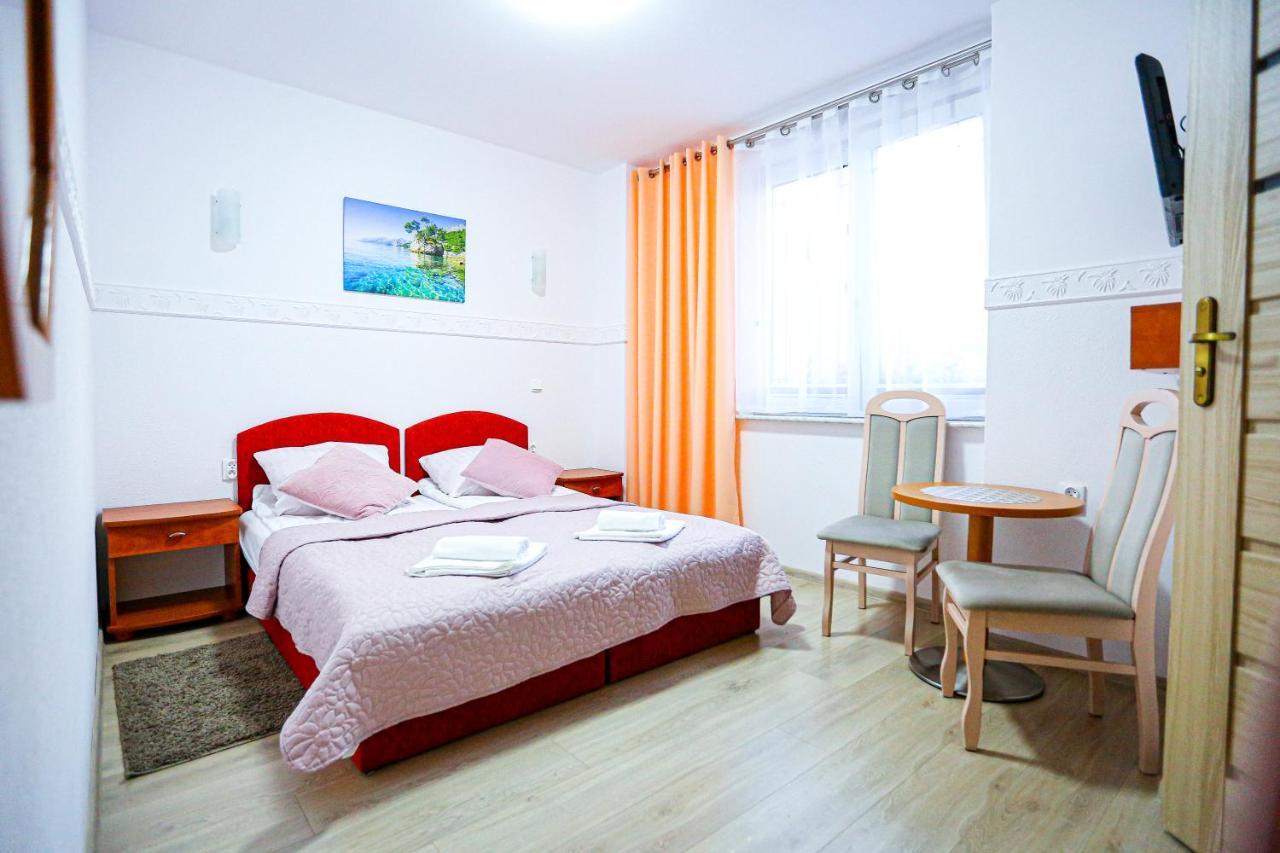 Villa Roza Pokoje & Apartamenty Łeba Buitenkant foto